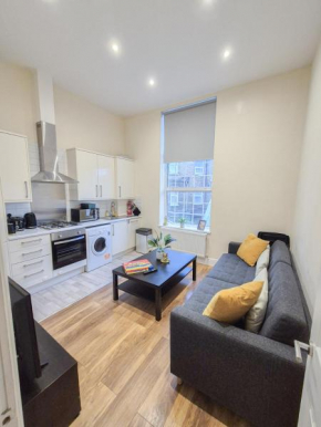 Cozy 2-bedroom Apartment with FREE Wi-Fi in Shepherds Bush near Westfield
